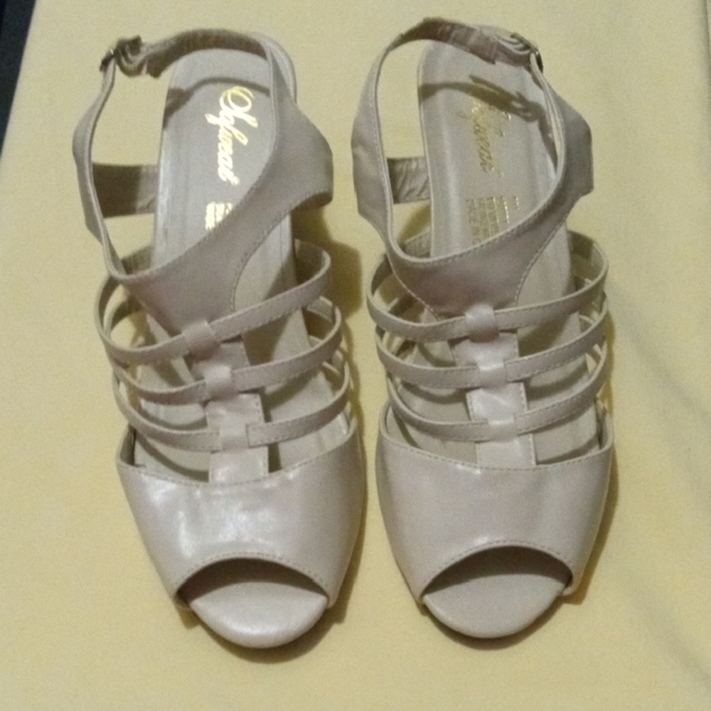 *Elegant Cream Strappy Heels with Ankle Strap NWOT Size 9